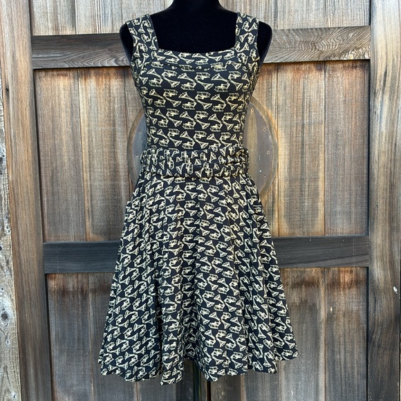 Effie’s Heart Sleeveless Dress - Picture 5 of 13